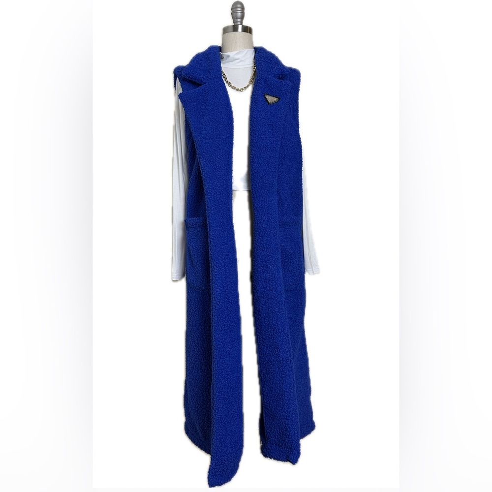 NWT Sonesta Vibrant Longline Blue Vest. Design in Italy